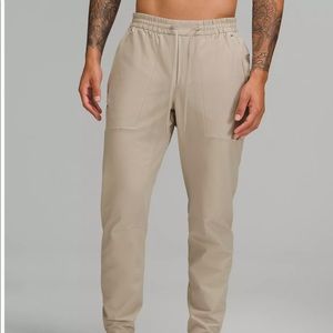 Lululemon pants size M men. Never worn!!